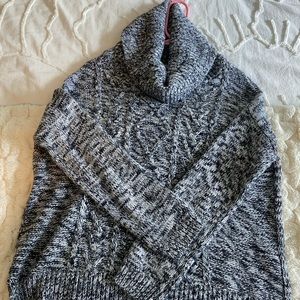 Women’s cable knit sweater Size M